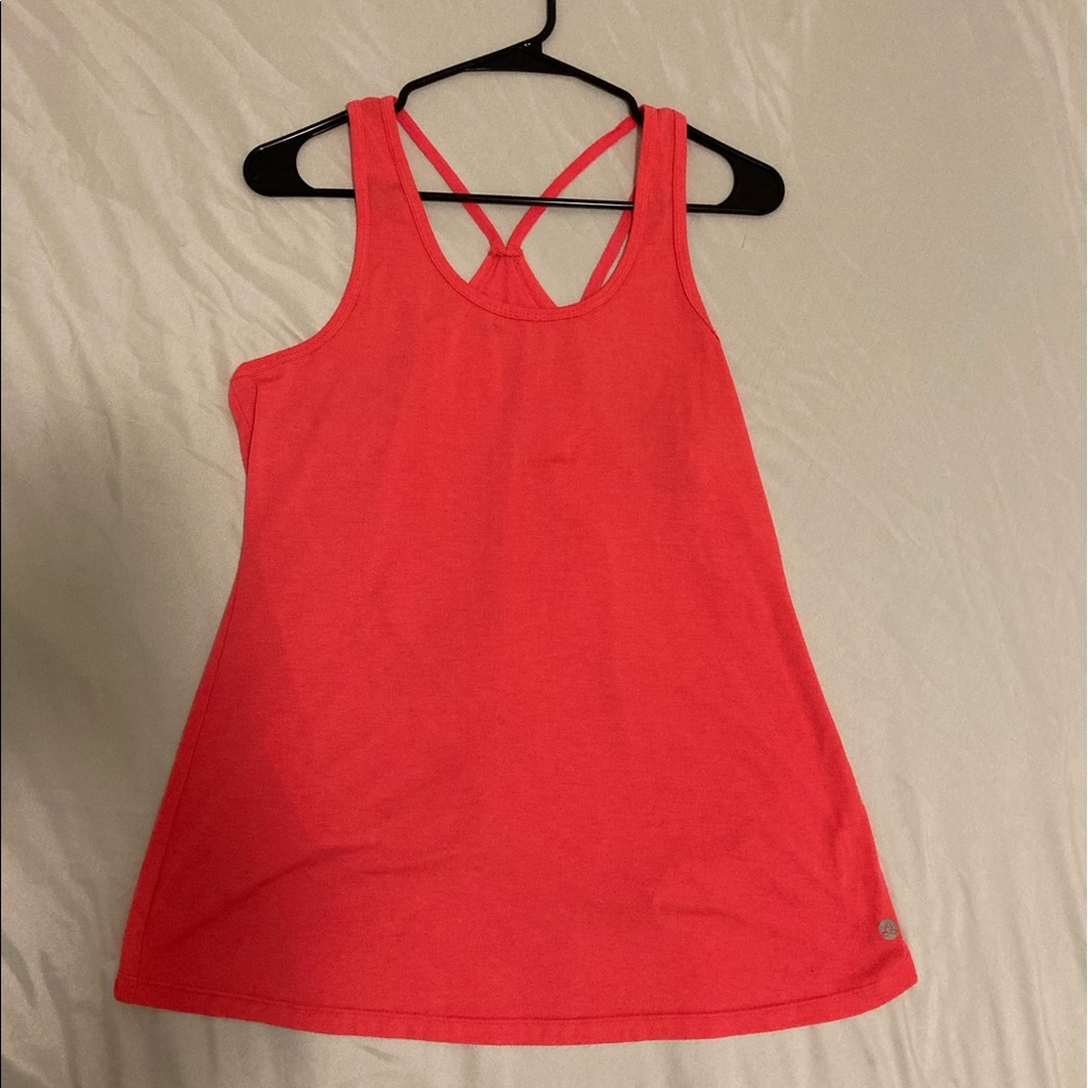 it's a pink shirt size M